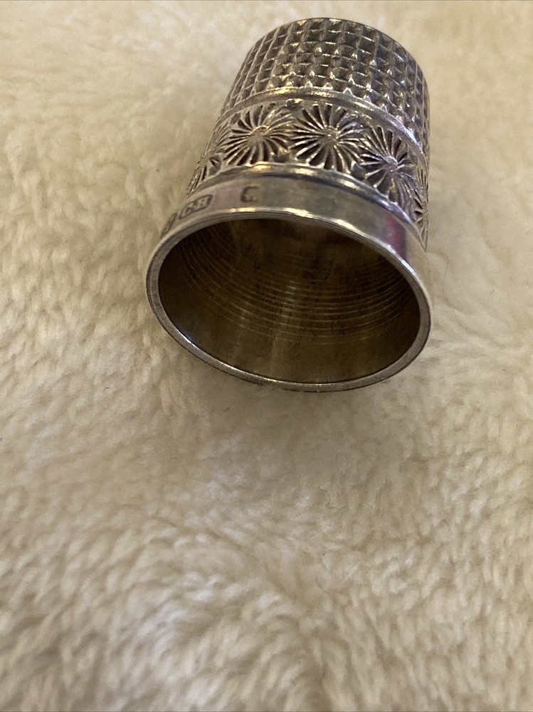 Early 1900’s Chester Hallmark Charles Horner SOLID SILVER THIMBLE No:7