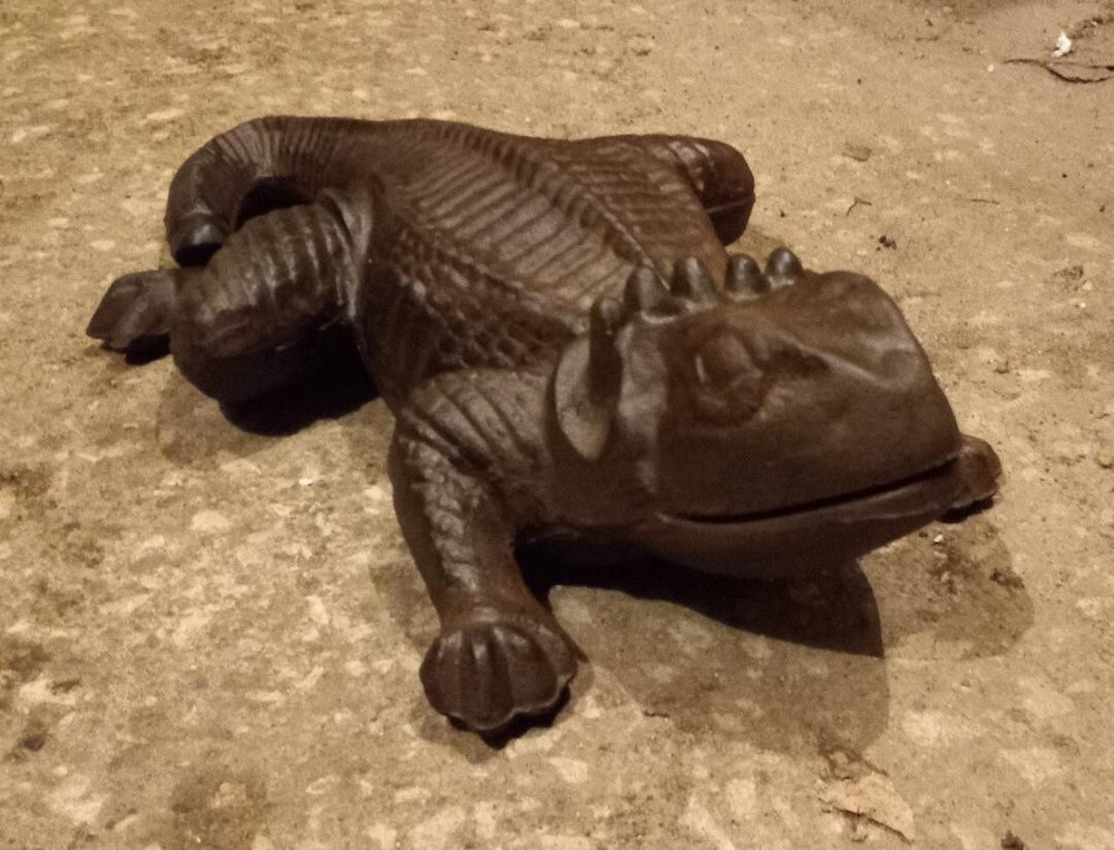Lizard 15 Inch Cast Iron Pool Garden Yard Decor