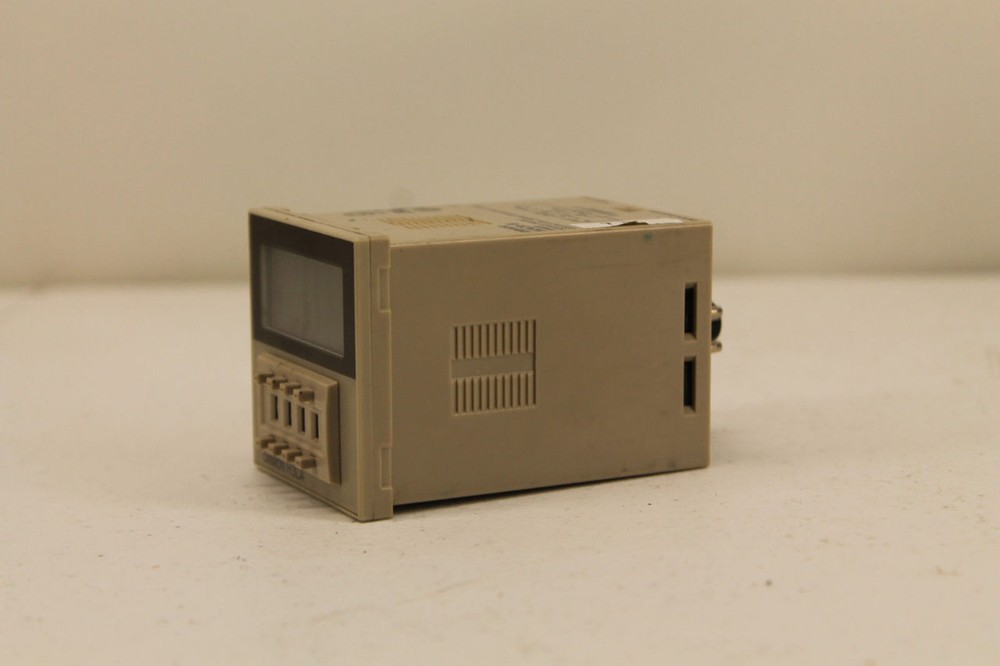 Omron H3CA-8 Timer