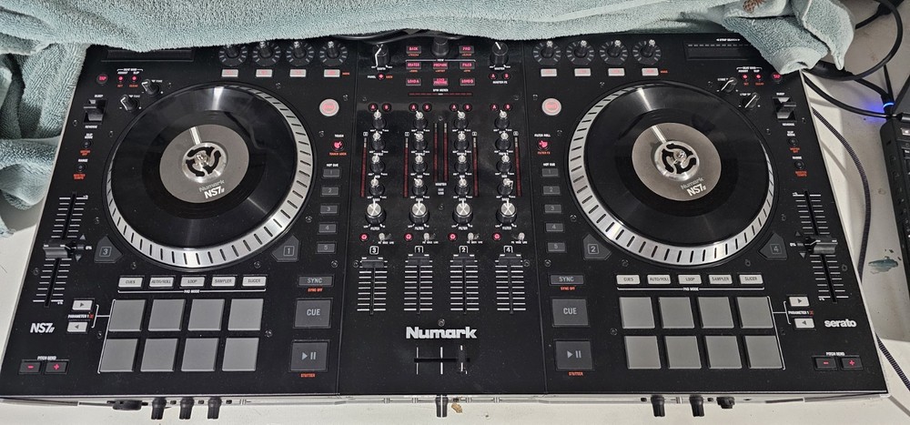 Numark NS7II Digital DJ Controller