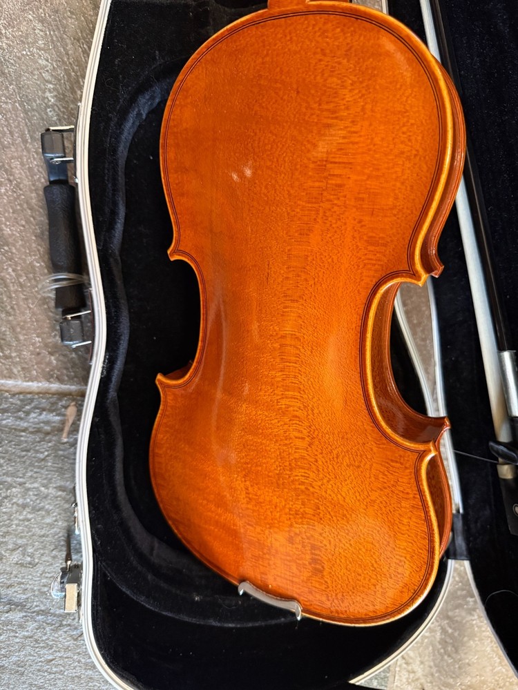 3/4 size Violin with case. Leon Albert brand