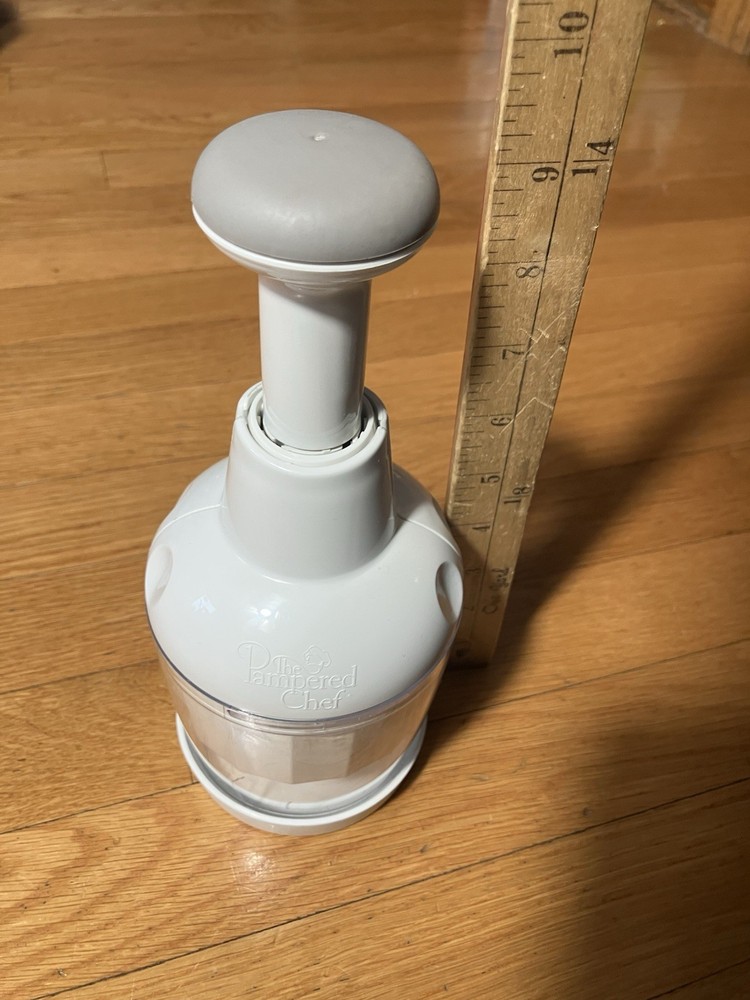 Pampered Chef Push Function Food Chopper - White