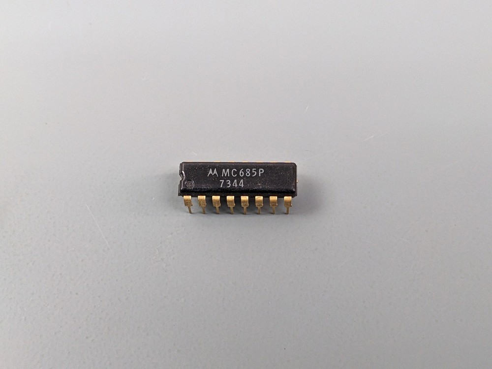 (2) Motorola MC685P MHTL Binary Counter ICs