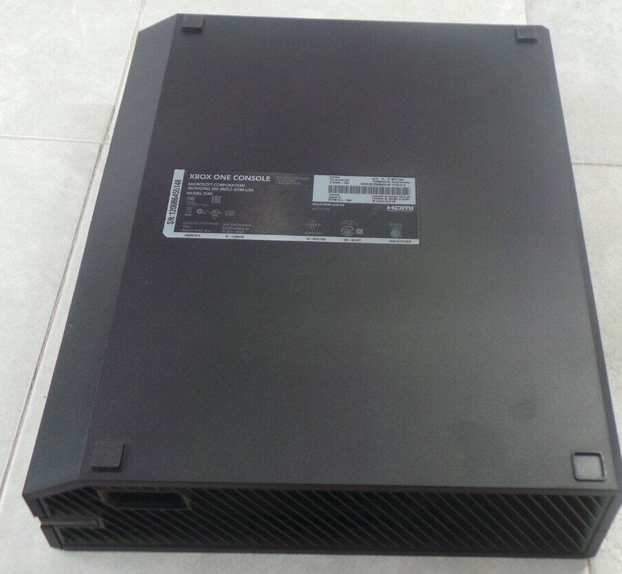 Microsoft Xbox One 500GB Home Console - Black (1540) One controller