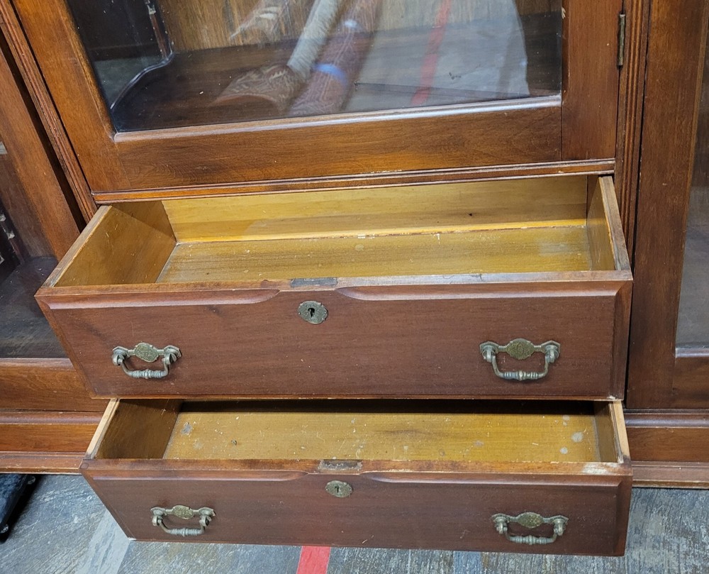 BOOKCASE CHERRY VICTORIAN 3 DOOR