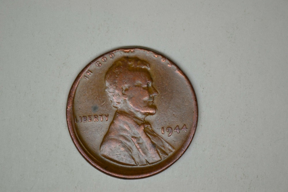 1944 Lincoln Cent- Broadstruck- Very Fine