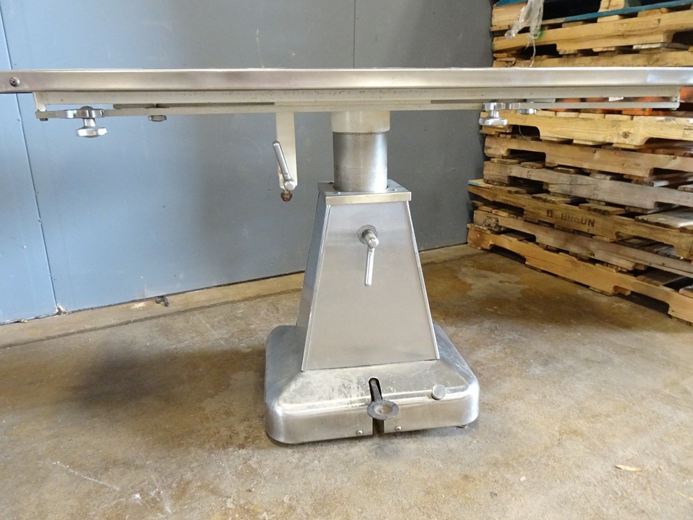 Shore-Line Mobile Adjustable Hydraulic Veterinary Surgery Table - Needs Work