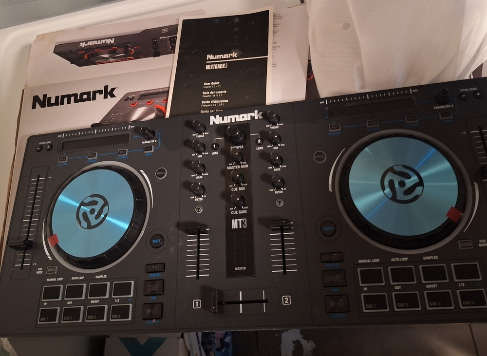 Numark Mixtrack 3 DJ controller With Box
