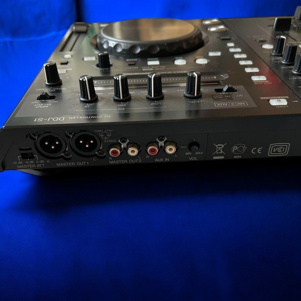 Pioneer DDJ-S1 DJ controller for Serato DJ Pro 2ch w/ USB cable Tested/working.