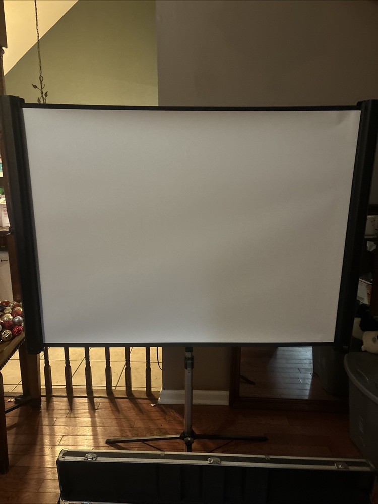 EPSON | Projector Screen (52X41 IN) With Lock Box