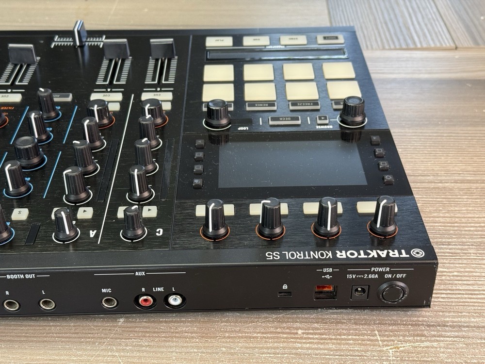 Native Instruments Traktor Kontrol S5 DJ Controller