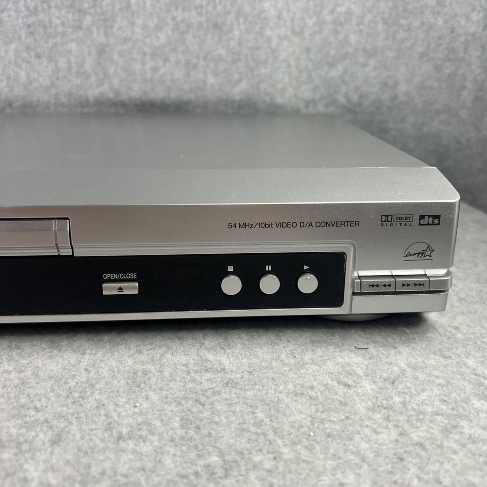 Panasonic DVD/CD Player S25 Progressive Scan Silver with Remote + A/V Chord