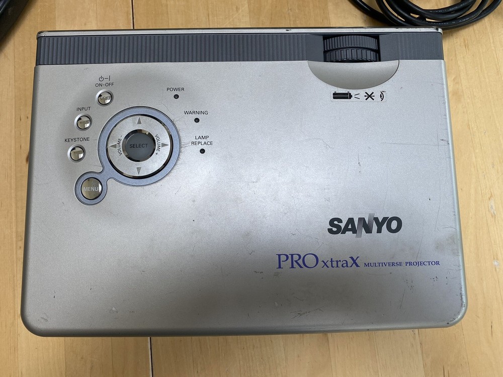 Sanyo PLC-XE20 LCD Projector With Remote