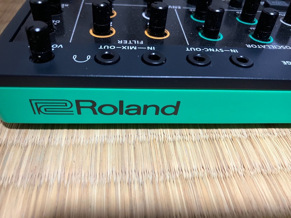 Roland S-1 Tweak Synth Compact Polyphonic Sound Module Synthesizer