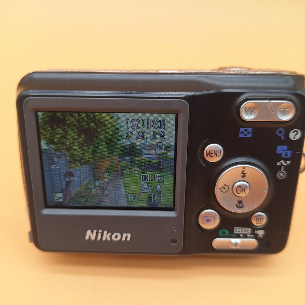 Nikon Coolpix L3 . 5.1MP Digital Camera. working, please read description.