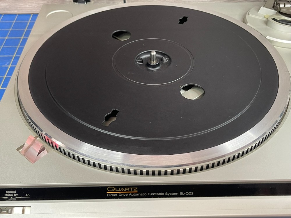 Technics direct drive auto-return turntable quartz SL-QD2