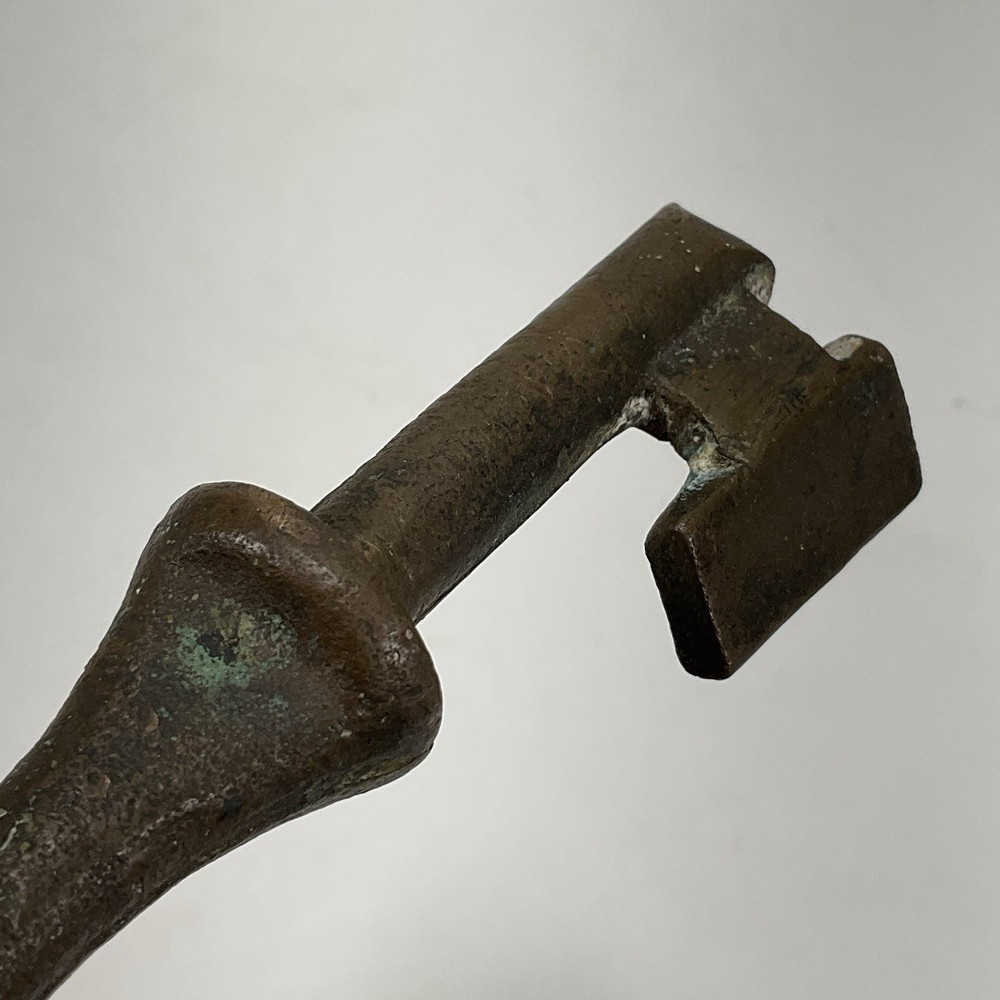 Bronze “DF” Water Box Service Key