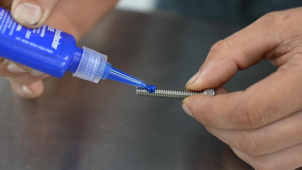 Medium Strength Blue Threadlocker - 6 ml for Corrosion Resistance & Stability
