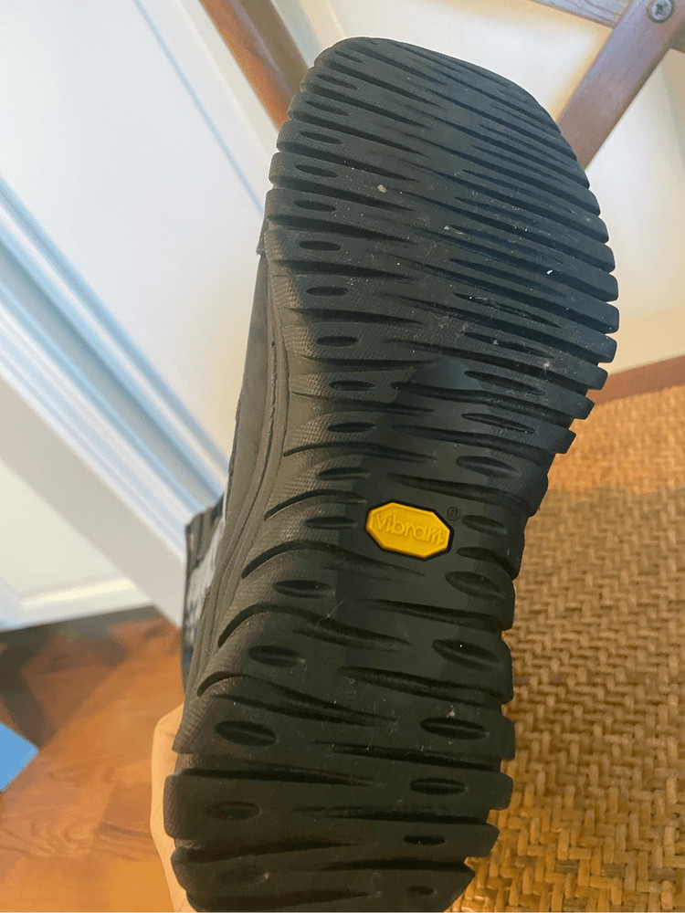 Ugg black patent quilted winter boots size 6