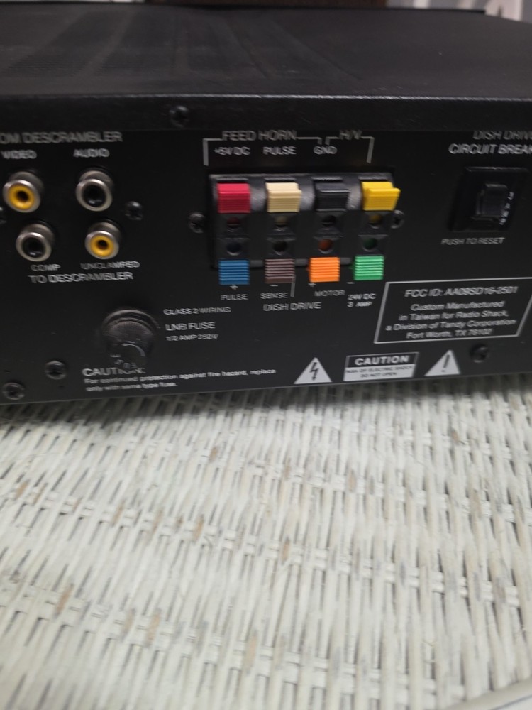 REALISTIC SATELLITE RECEIVER MODEL SR 2010