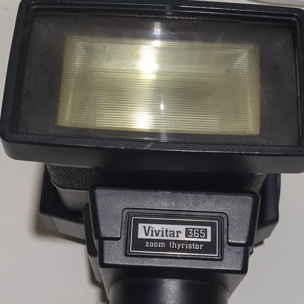 Vivitar 365 Zoom Thyristor Electronic Flash