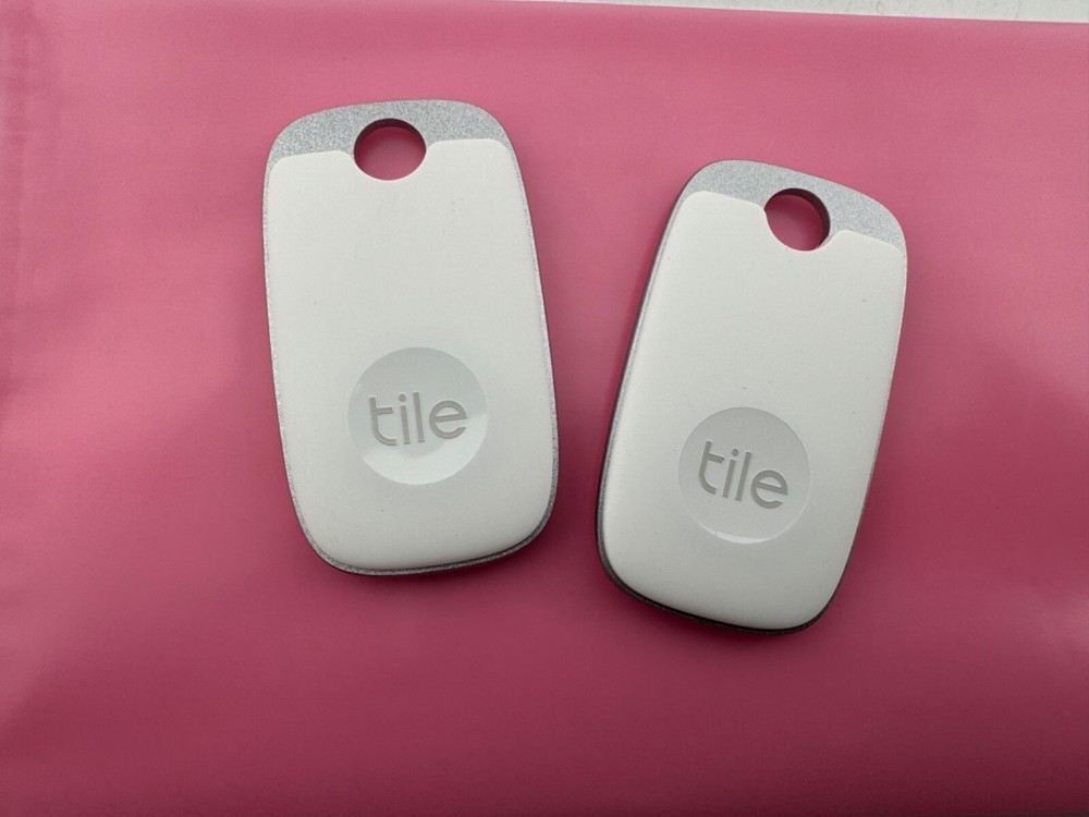 [2-PACK] TILE PRO (WHITE) 2022 BLUETOOTH TRACKER FINDER - [RE-50001] - [USED]