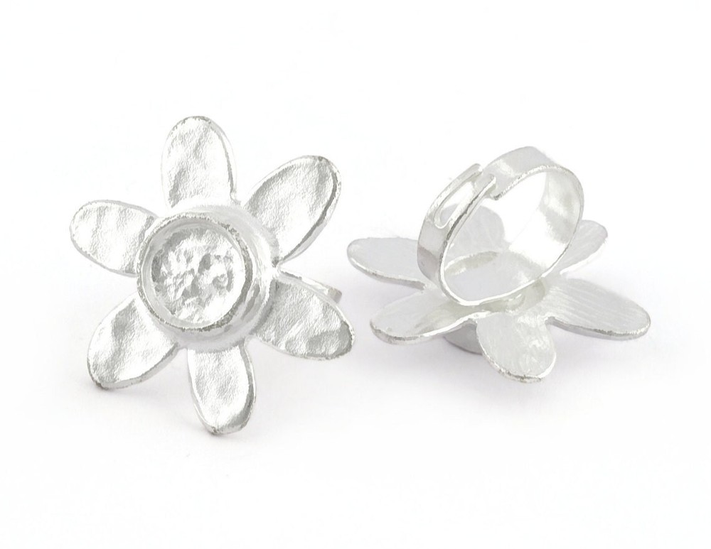 Daisy Flower Ring ,Adjustable,Round Blank Bezel Setting-Shiny Silver Plated 5349