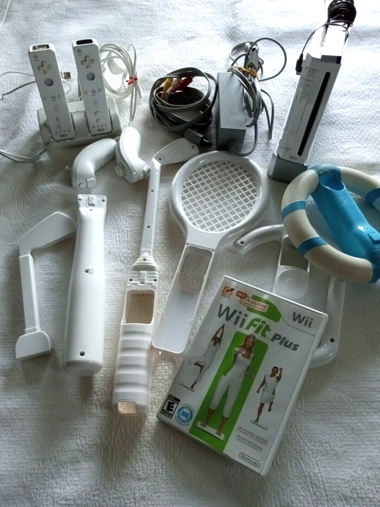 Wii Accessories Bundle Console Controllers Nun-Chucks, Base,WORKS! FREE SHIP!