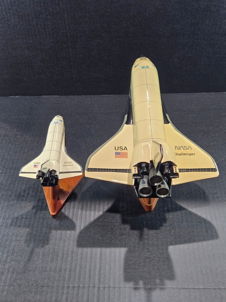 Orbiter Challenger w/ Small Orbiter Discovery Mahoghany Model