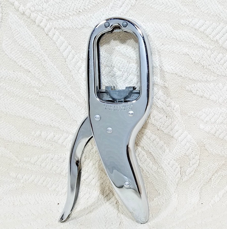 VINTAGE 3 In One CRACKERJACK NUTCRACKER ICE CRACKER CLAW CRACKER MADE IN ENGLAND
