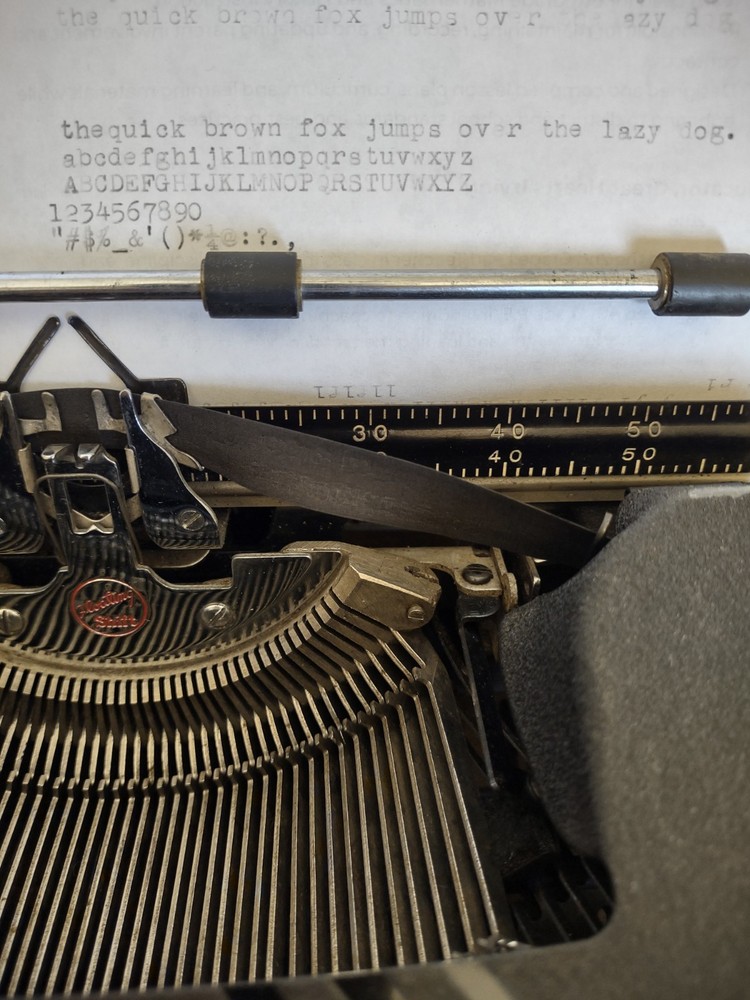 [Excellent] 1949 Smith-Corona Silent "Floating Shift" black typewriter with case