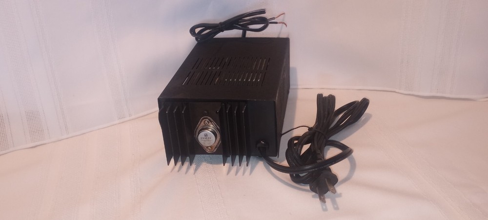 MAGNUM-ROAM X BETH MD SOLID STATE REGULATED POWER SUPPLY; WORKS GREAT!