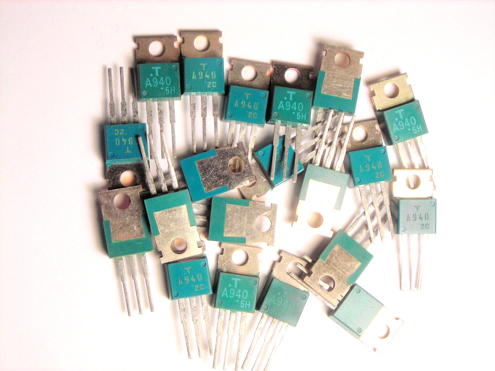 2SA940 "Original" Toshiba Transistor 2 pcs