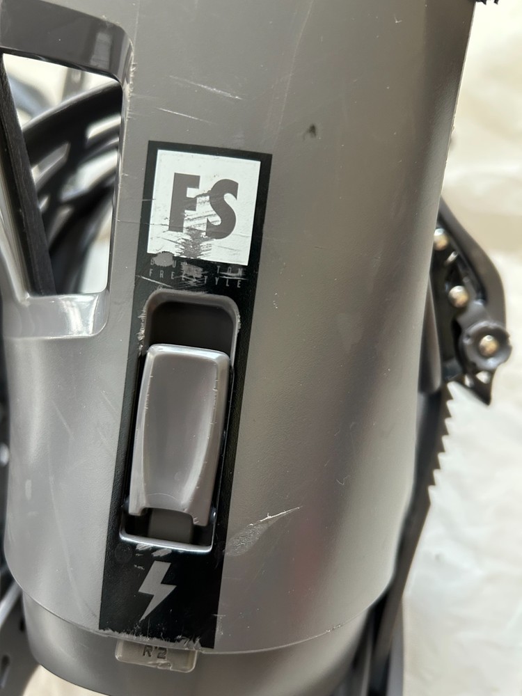 Burton Freestyle (FS) snowboard bindings – size Medium