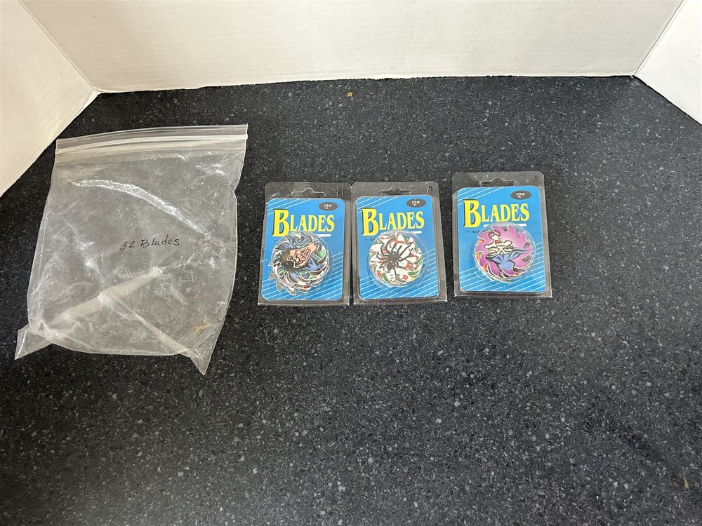 32 BLADES, SPINNERS - ASSORTED FUN CAPS-