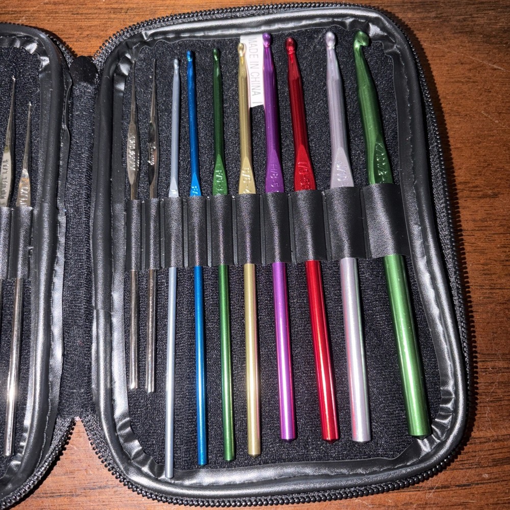 Boye 24 Crochet Hooks With Zip Storage Case