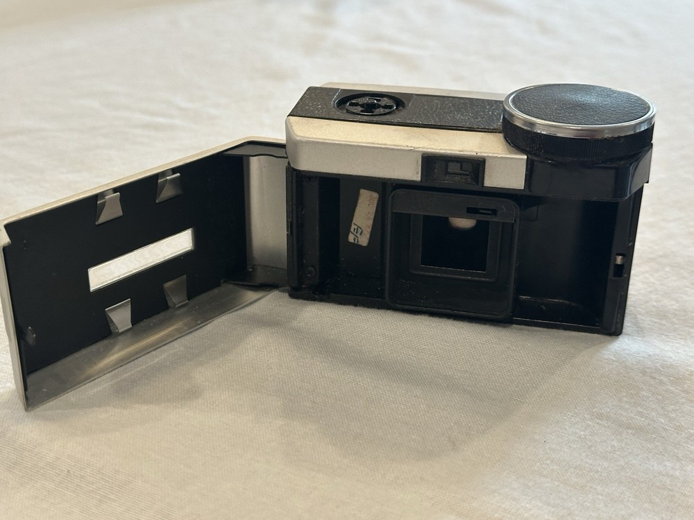 KODAK INSTAMATIC 404 CAMERA Untested