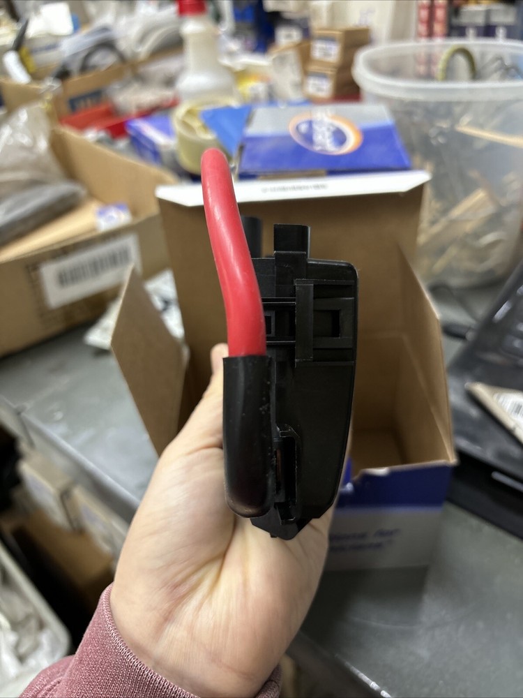 TechSmart R45002, Battery Power Distribution Box
