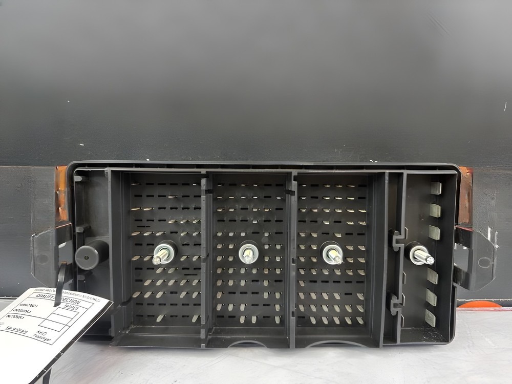 2005-2006 Ford Mustang Engine Fuse Box OEM