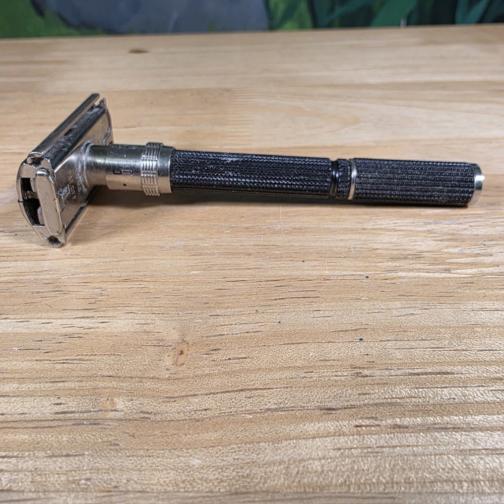 Vintage Gillette Adjustable Black Handle Safety Razor, Code O-2