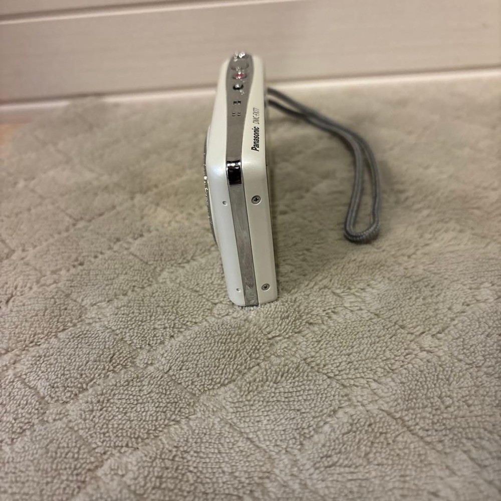 Panasonic FX77 White Compact Digital Camera with Accessories Tested Condition