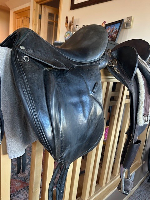 Devoucoux Dressage Saddle 17 used