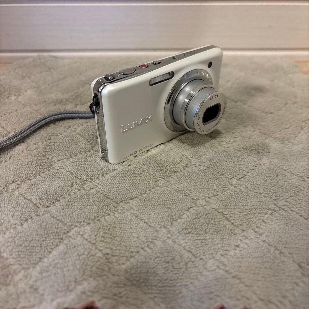 Panasonic FX77 White Compact Digital Camera with Accessories Tested Condition