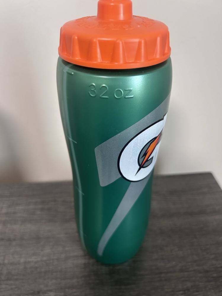 Gatorade Squeeze 32oz Training Bottle Brand New