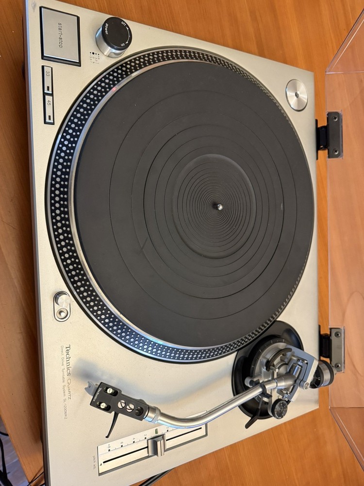 TECHNICS SL-1200MK2 PROFESSIONAL DIRECT DRIVE TURNTABLE