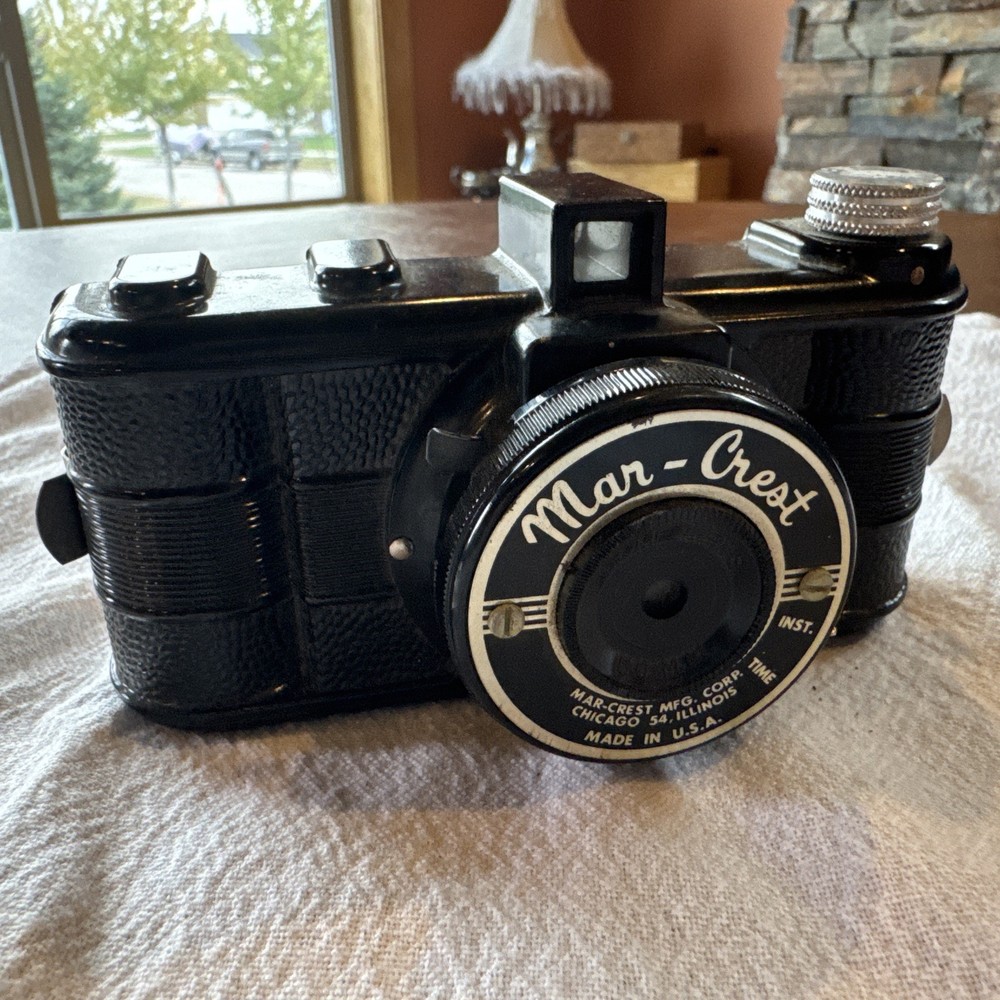 Vintage Mar-Crest Camera Plastic Camera, Untested