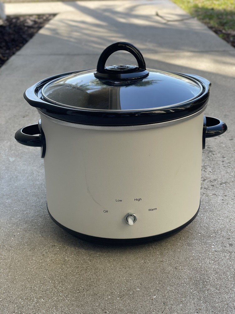 Hearth & Hand The Crockpot 3-Quart Slow Cooker *Missing front knob*