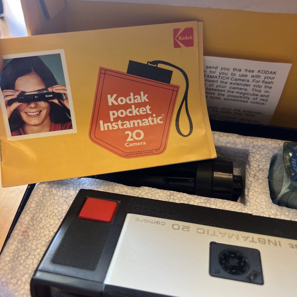 Kodak Pocket Instamatic 20 Camera W/ Box-Manual-Flash Cube *Pre-Owned*