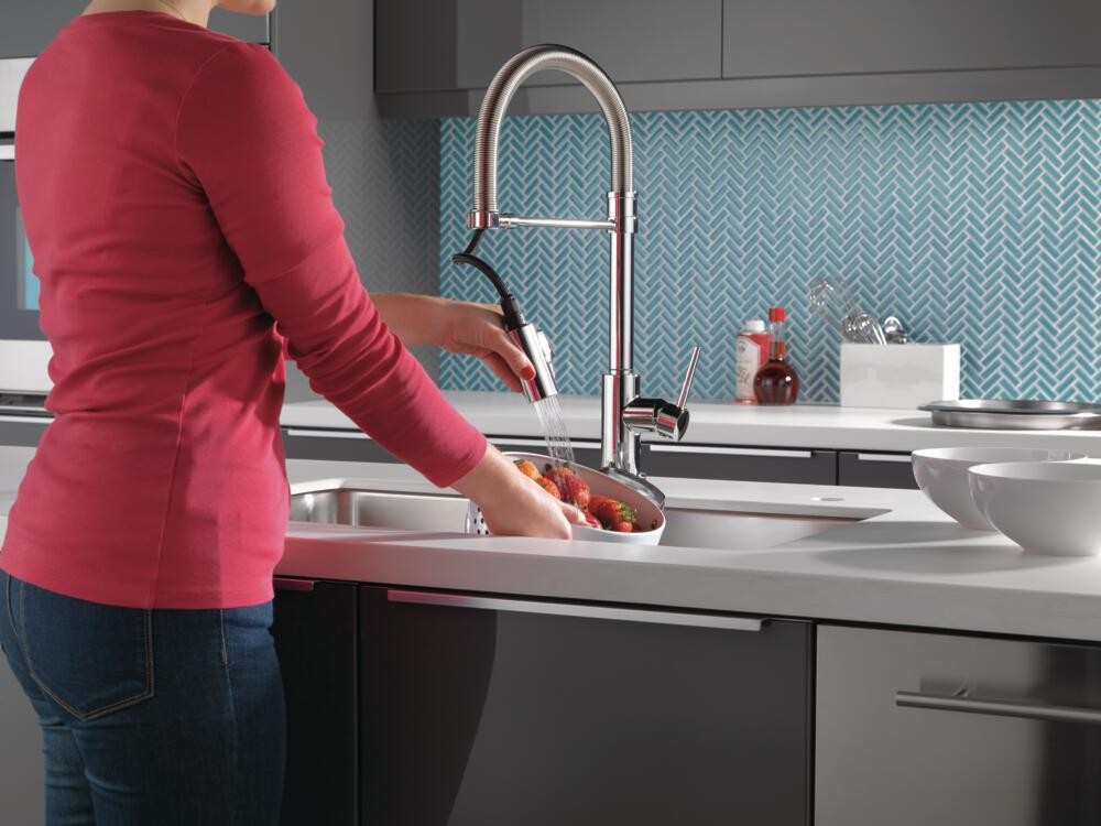 Delta Trinsic Pull-Down Kitchen Faucet Touch2O Chrome-Certified Refurbished