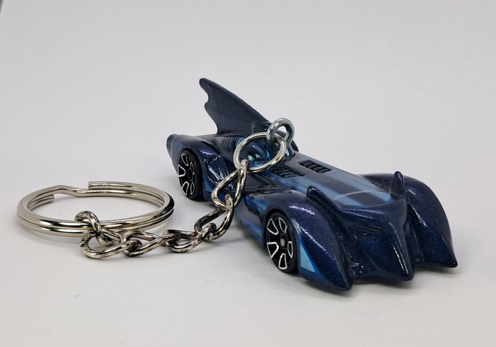 BATMAN BATMOBILE ~~ KEY CHAIN KEYCHAIN